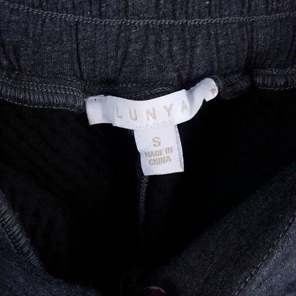 LUNYA Womens Shorts Small Gray Pull On Sweat Bermuda Pockets DOUBLE FACED $148 - Picture 3 of 11